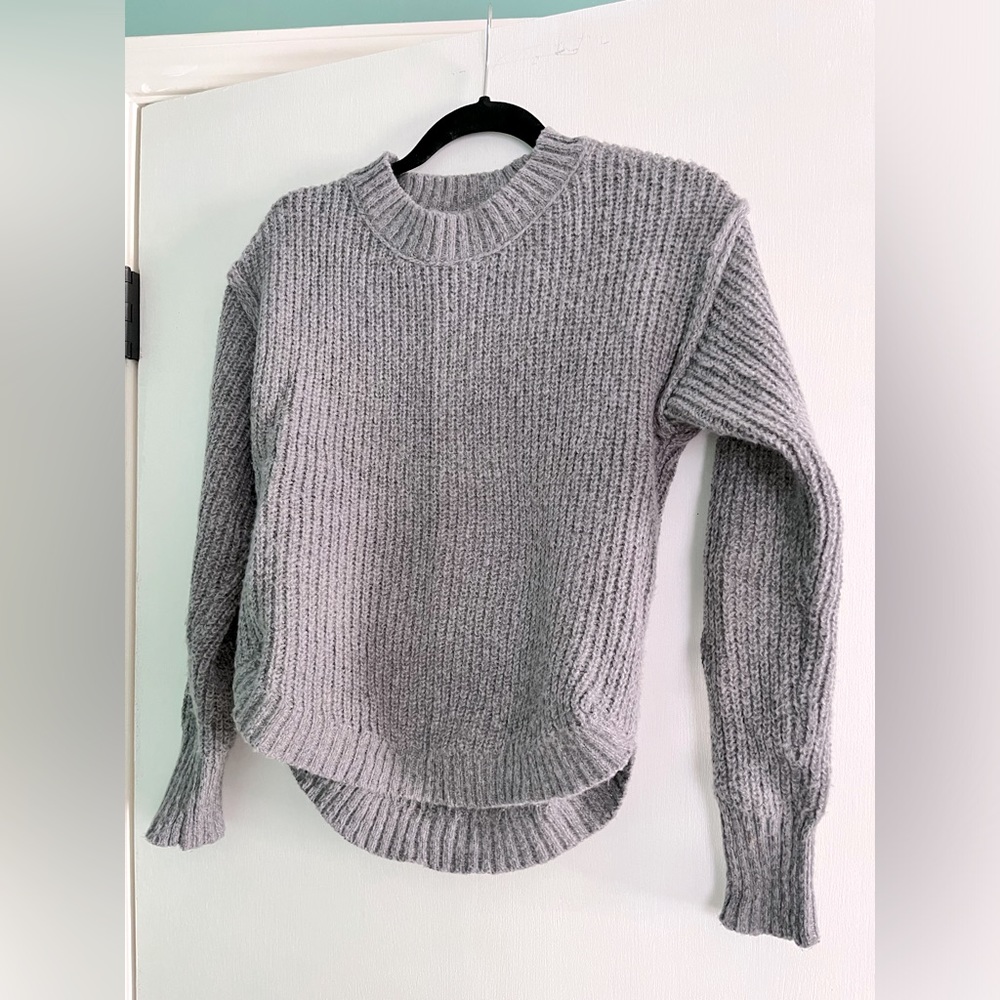 SO cropped grey sweater
